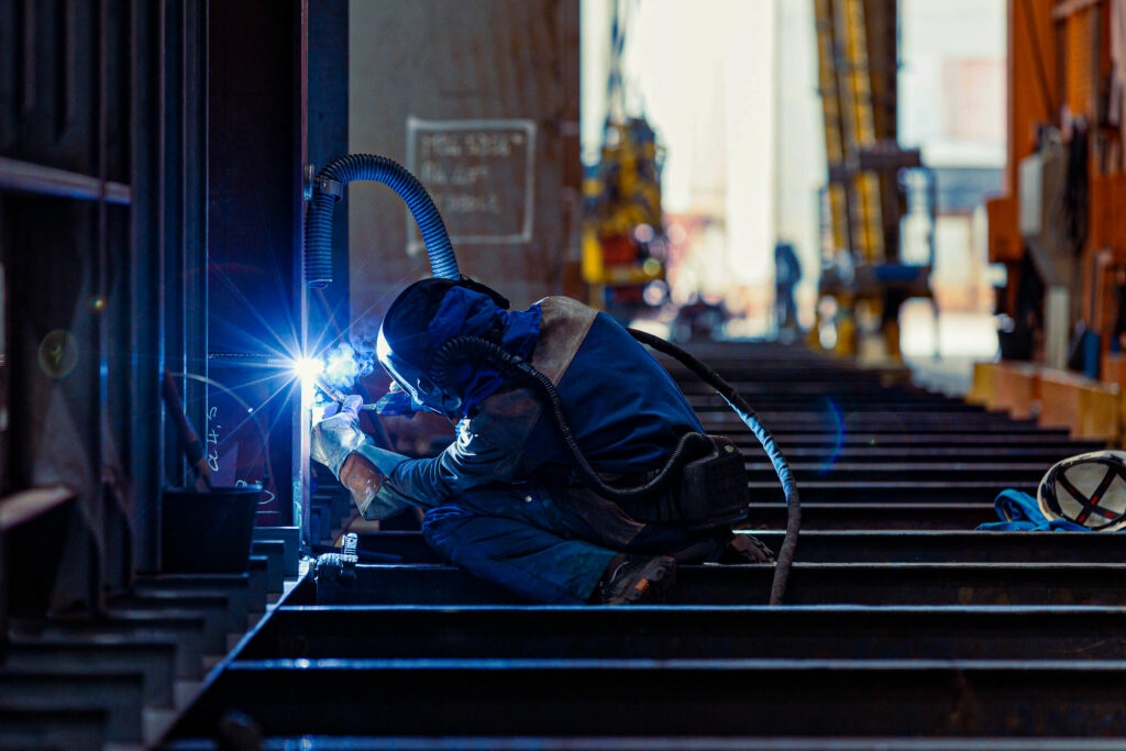 photo d'un soudeur industriel