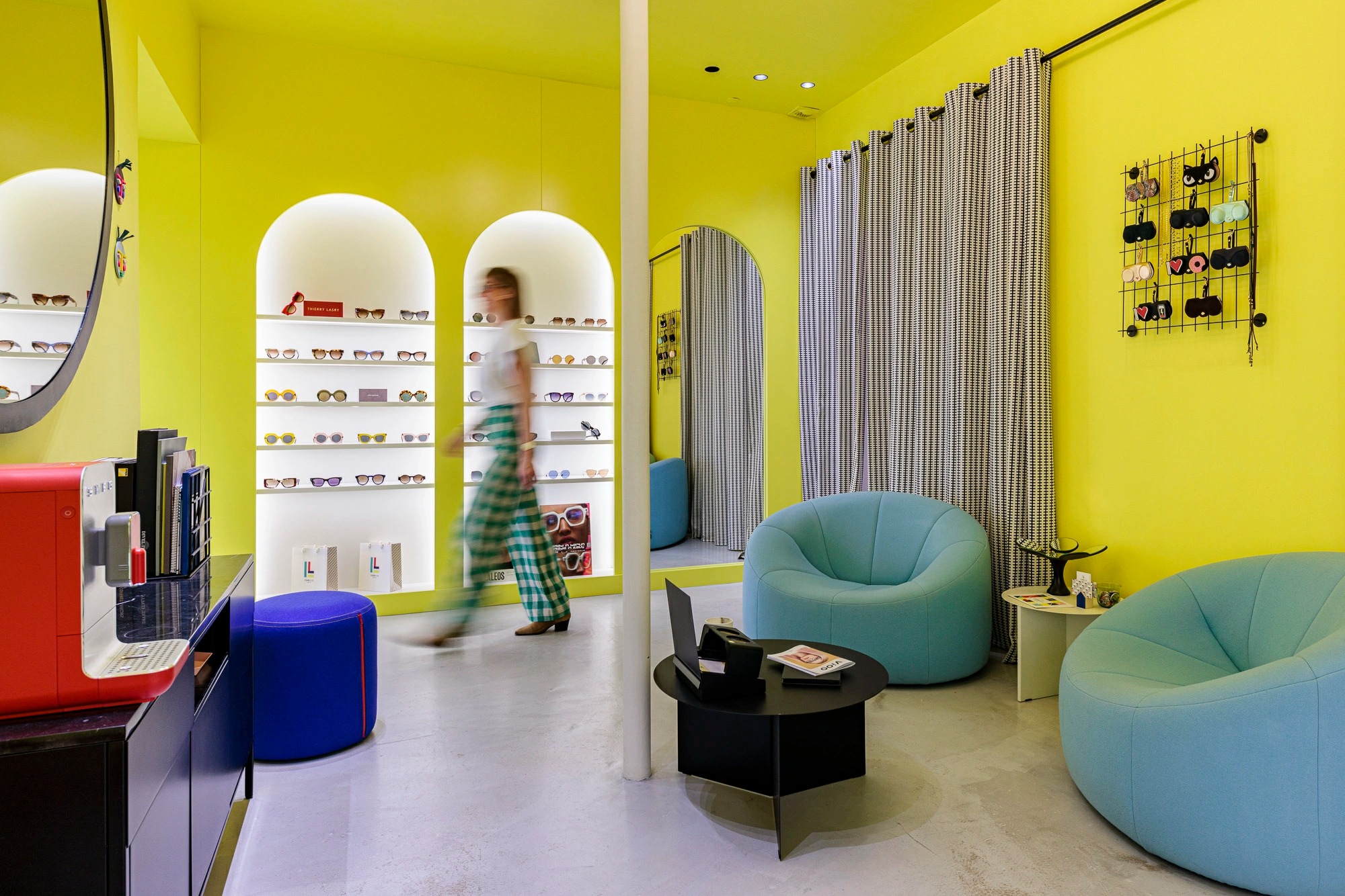 photo au grand angle du magasin